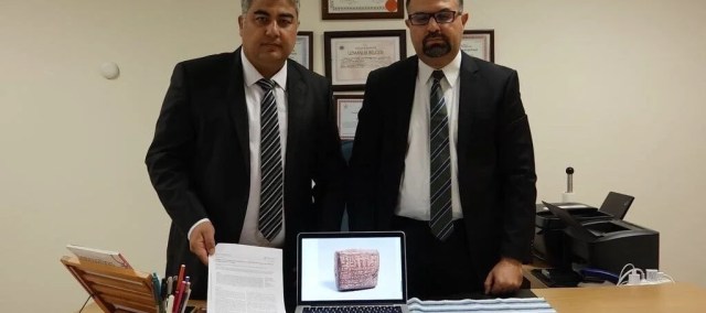 Dr. Ahmet Berkız Turp (sağda), Mustafa Demir