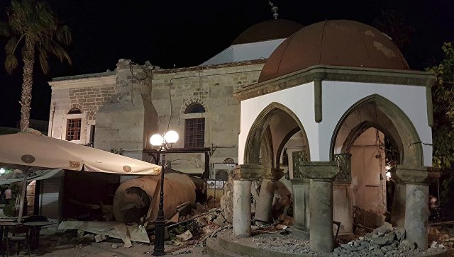 Поврежденные землетрясением здания на острове Кос, Греция. 21.07.2017