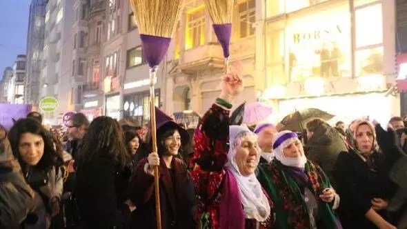 Kadınlardan İstiklal Caddesinde büyük yürüyüş (1)