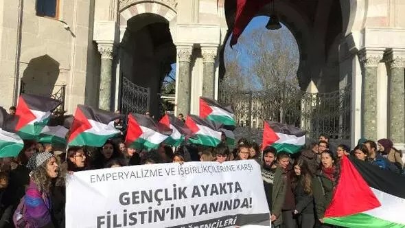 İstanbul Üniversitesi öğrencilerinden Kudüs protestosu