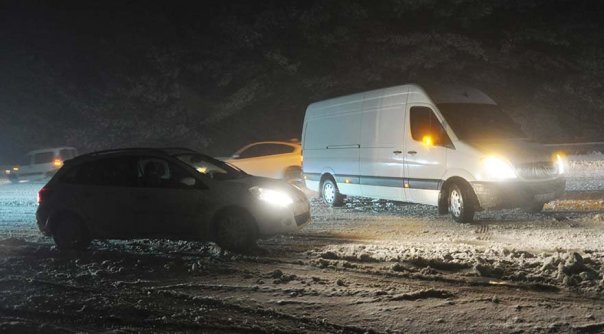 Son dakika haberi… Antalya-Denizli yolu kar ve tipi nedeniyle tek yönlü trafiğe kapatıldı