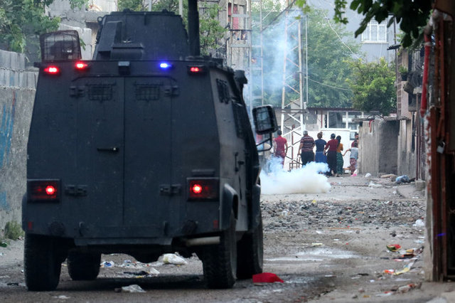 Adana'da iki aile birbirine girdi: 4 yaralı