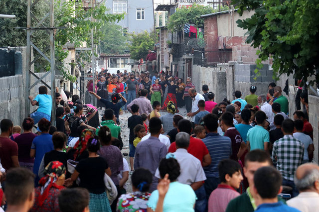 Adana'da iki aile birbirine girdi: 4 yaralı