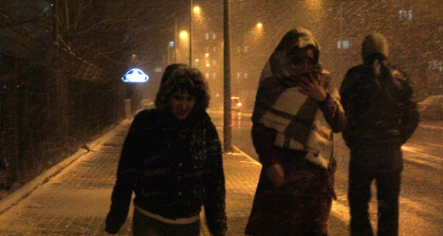 Erzurumda lapa lapa kar yağdı