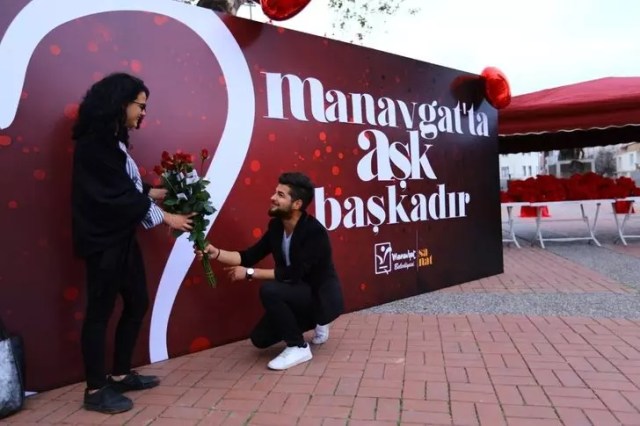 Manavgat Belediyesi’nden 14 Şubat sevgililer günü kutlaması