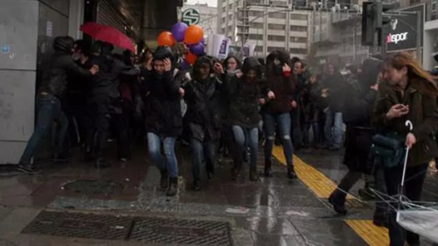 Ankara'da 'Kadınlar Günü' açıklamasına sert müdahale: Gözaltılar var