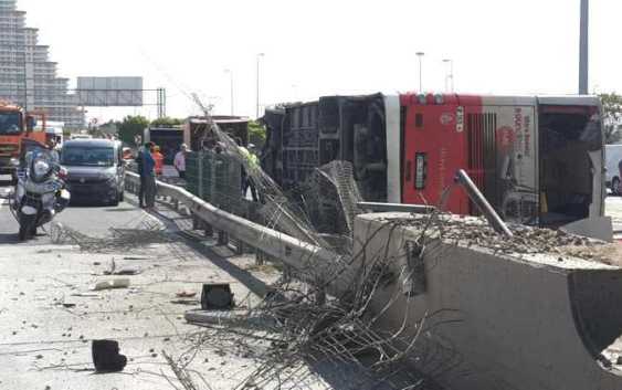 15 пассажиров стамбульского автобуса пострадали в ДТП