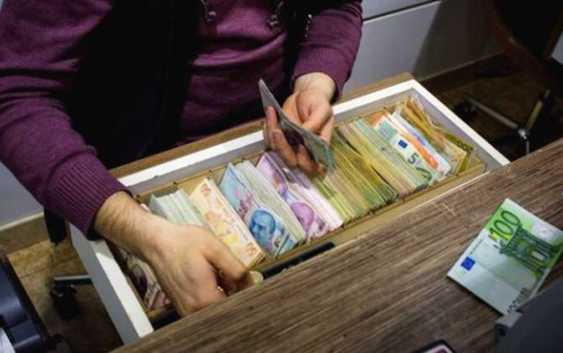 Доллар в среду пробил 4 лиры, евро близится к 5 лирам